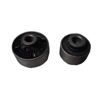 Buscas de borracha natural braço de controle inferior de borracha para Nissan Suspensão parte